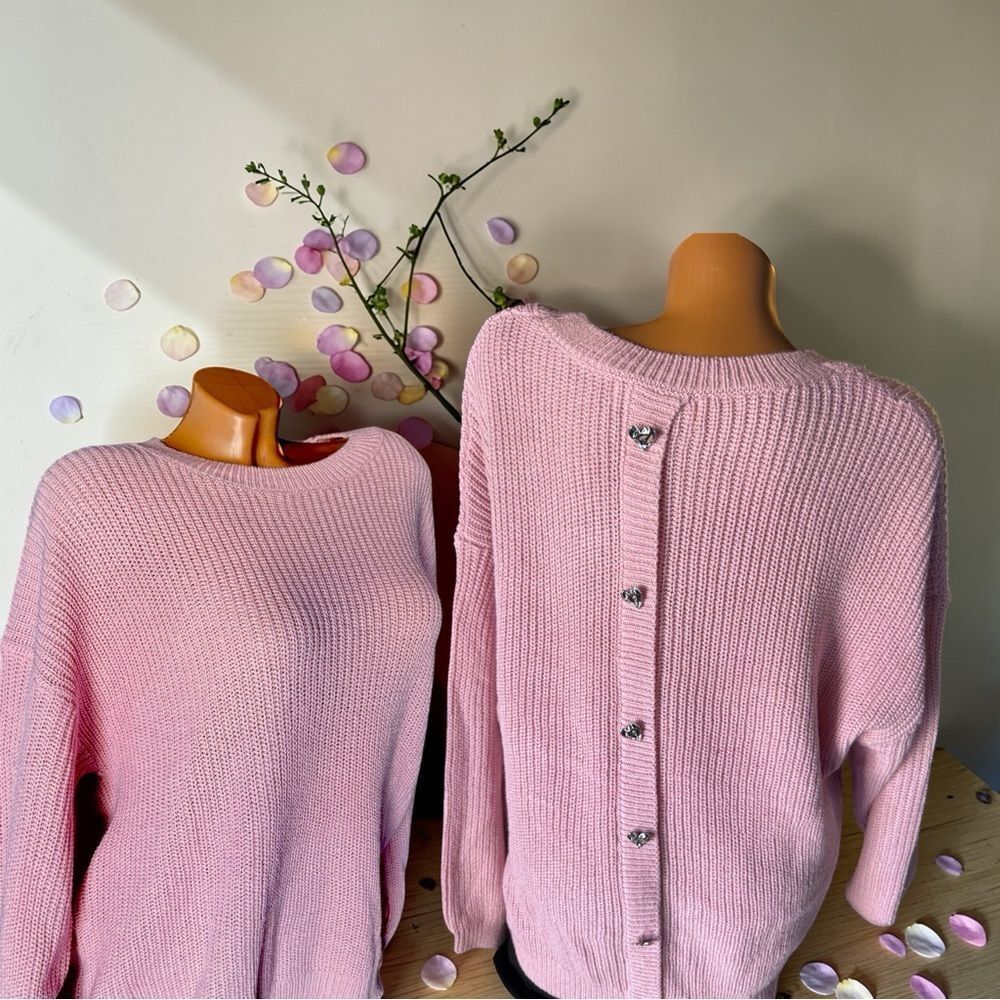 Rare Soft Pink Decorative Silver Hardware Button-Back Sweater l L ++ l NWOT
